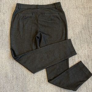 Express skinny mid rise dress pants in black/gray color